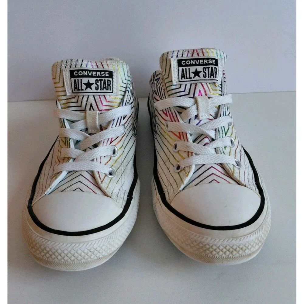Converse All Star Junior Girls Size 2.5 Low Top White/Mulitcolor Stars
